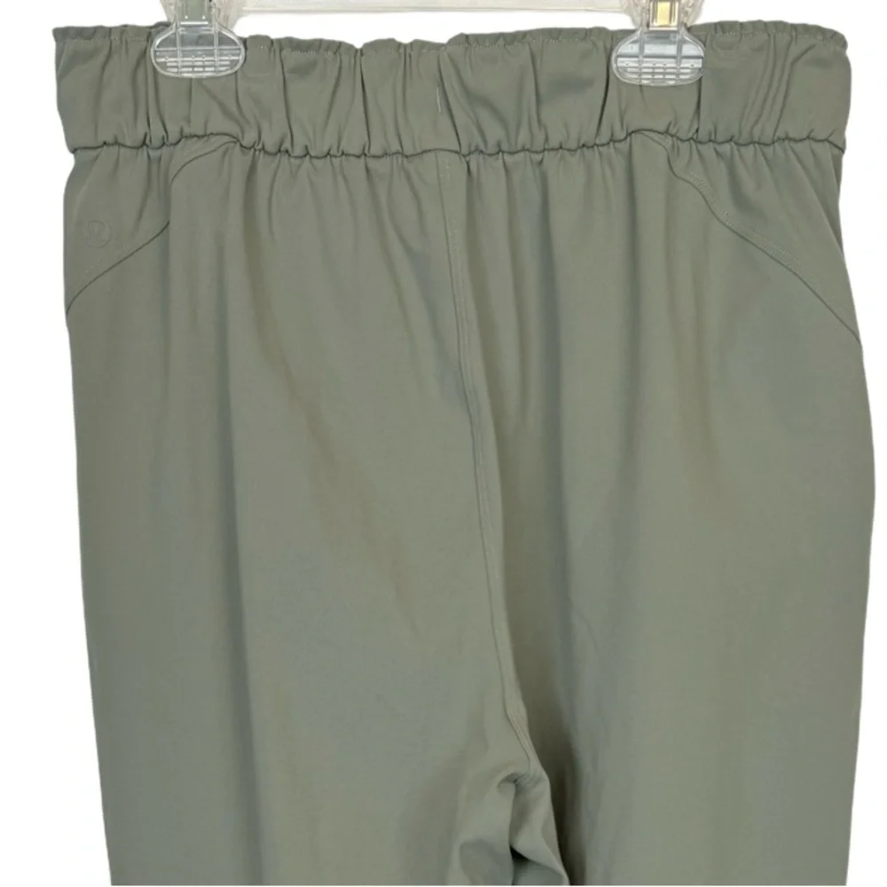 Lululemon On The Fly Pant *27"
Grey Sage Athleisure Travel Workout EUC Size 8 - Picture 8 of 10